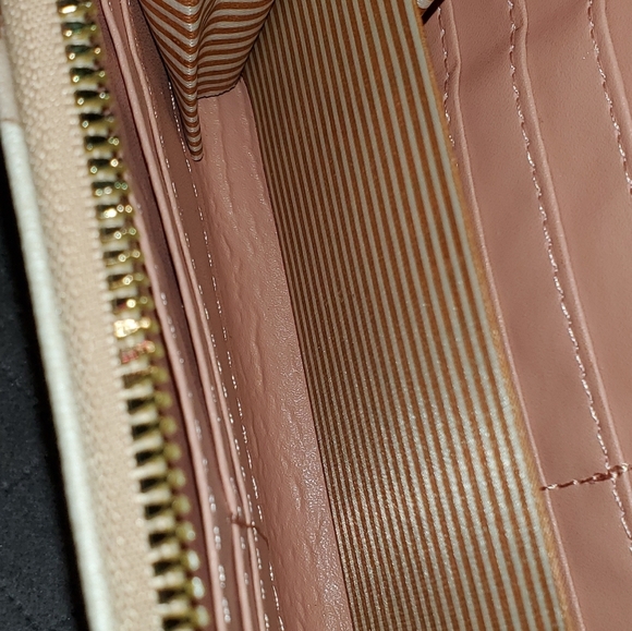 Faux Embroidered Flower Wallet 🌼 🌸 Tan Color - Picture 7 of 10